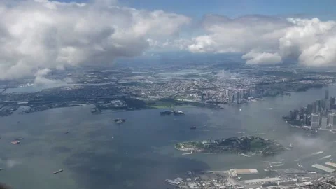 Time lapse flight looking out of plane window overlooking New York City 库存影片 177500798