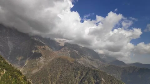 Time Lapse of Floating Clouds, Triund, Indrahar Pass, Himachal Pradesh, India 動画素材 166449314