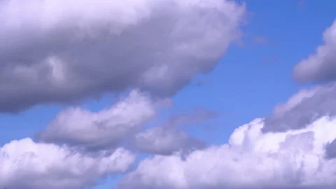 Time lapse of fluffy clouds in sunny weather. 動画素材 134724083