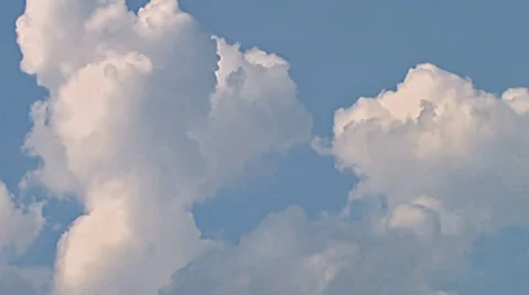 Time lapse fluffy cumulus clouds against dark blue sky Stock Footage 32404092