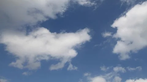 Time Lapse of Fluffy White Clouds Passing over Deep Blue Sky Video stock 1098070