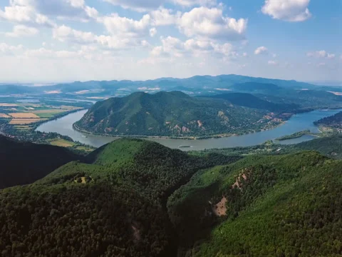 Time lapse flying over Danube meander, near Visegrad, Hungary. Stock Footage 78505166