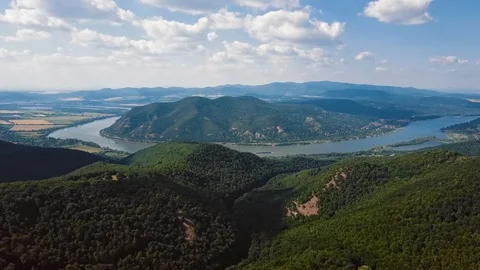 Time lapse flying over Danube meander, near Visegrad, Hungary. 스톡 동영상 85404905