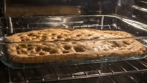 Time lapse of the focaccia bread cooked in the oven 스톡 동영상 86660301