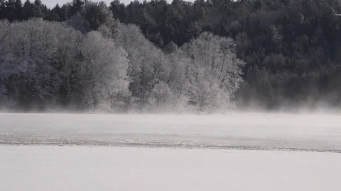 Time lapse of fog moving on a half frozen river with frosty trees Stock Footage 84668938