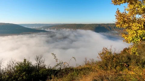 Time lapse of Fog over the river at sunrise Stock-Footage 119281912