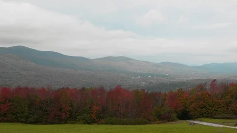 Time Lapse Foliage Cloud Rush over the Taconic Mountains Vídeo Stock 95989598