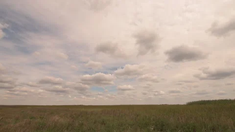 Time lapse footage of clouds over grassland meadow 스톡 동영상 138752125