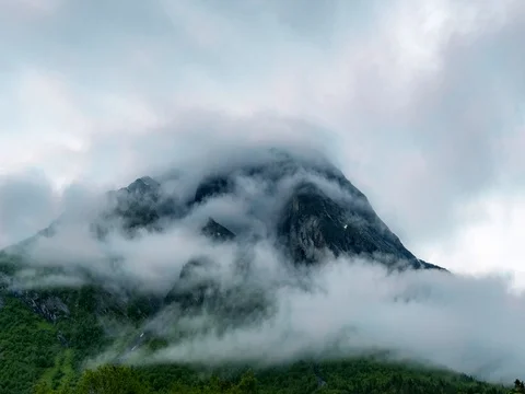 Time lapse footage of dramatic landscape. Vídeo Stock 81397313