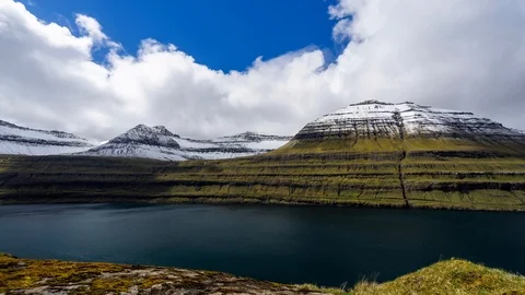 Time lapse footage of dramatic landscape of Faroe Islands. Vídeo Stock 116085579