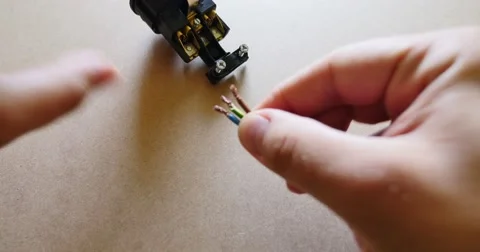 Time lapse footage of a man making an extension cord socket 스톡 동영상 55327564