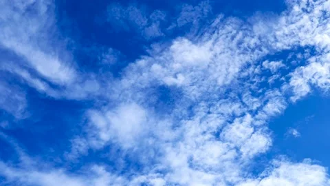 Time lapse footage of moving clouds against blue sky. 库存影片 130659784