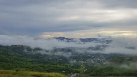 Time lapse footage  rolling clouds Video stock 138315373