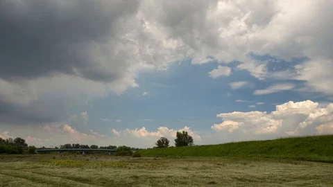 Time lapse footage of stormy clouds moving on the sky. Stock-Footage 109304597