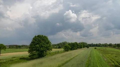 Time lapse footage of stormy clouds moving on the sky. Stockbeeldmateriaal 109304871
