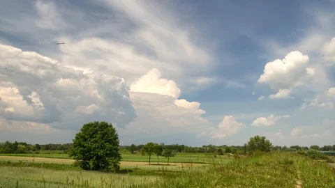 Time lapse footage of stormy clouds moving on the sky. Video stock 109305010