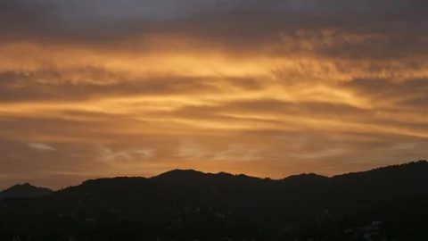 Time-lapse Footage of Sunset Over Mountains Stock-Footage 332712917