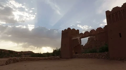 Time lapse footage of sunset ,sunlight rays and the ruins of Ait Ben Haddou Stock Footage 55929373