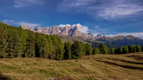 Time lapse of a forest with mountains in the background Stock Footage 68319065