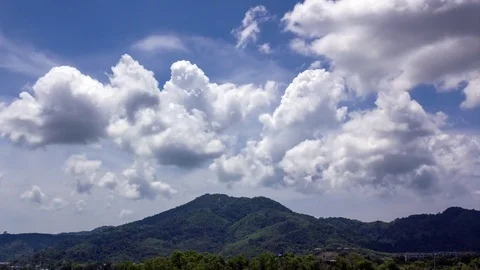 Time lapse of the formation and movement of clouds in the mountains 動画素材 73350104