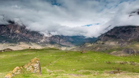 Time lapse. The formation of clouds over alpine meadows. 스톡 동영상 50684587