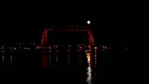 Time lapse of full moon rising over the iconic aerial lift bridge in Duluth MN Stock Footage 98663715