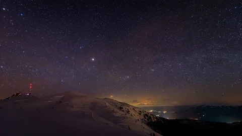 Time Lapse - Full moon rising above a radio tower / antenna Видео 99358338