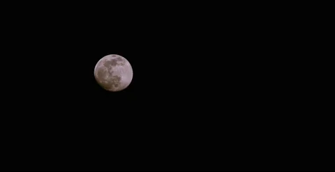 Time lapse of full Moon rising as clouds￼ gather 스톡 동영상 202263558