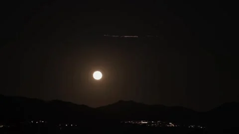 Time Lapse Of A Full Moon Rising Behind A Mountainside Video stock 254063811
