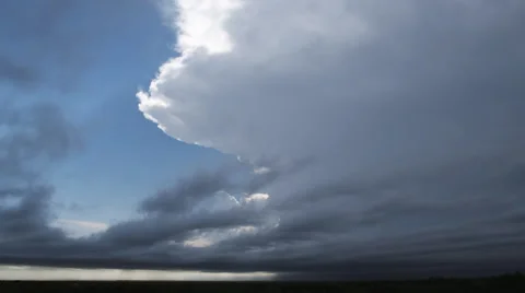 Time-lapse gathering thunderstorm clouds above dark plains Vídeo Stock 59513707