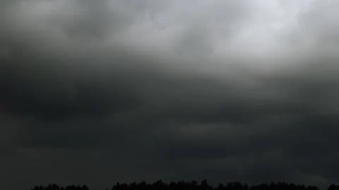 The time-lapse gloomy cloudy sky before the rain. Video stock 161023144