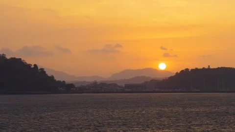Time lapse-Golden sun sets over Pacific side of Panama Canal Video stock 108200406