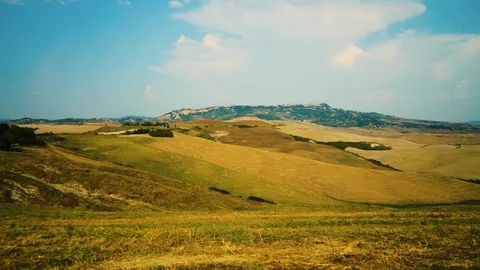 Time-lapse of gorgeous tuscan fields landscape near the city of Volterra 库存影片 95280504