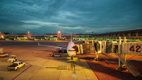 Time lapse ground staff Preparing the aircraft before flight Loading of bagga Stock Footage 136309512