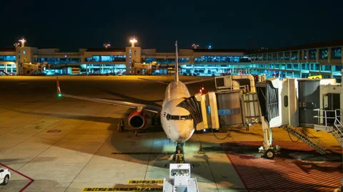 Time lapse ground staff Preparing the aircraft before flight Loading of bagga Stock Footage 136309751