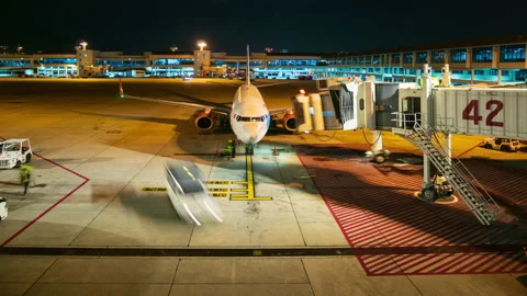Time lapse ground staff Preparing the aircraft before flight Loading of bagga Stock Footage 136309893