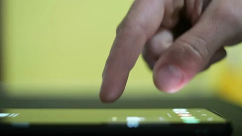 Time lapse of a Guy finger while using smartphone,cellphone tech addiction Vídeos de archivo 149081067