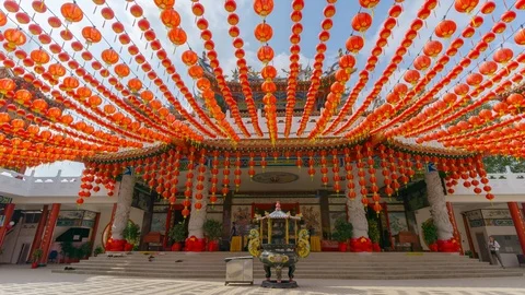 Time lapse of hanging paper lanterns over Thean Hou Temple. Stock Footage 86693273