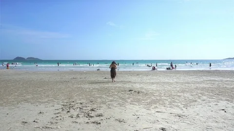 (Time lapse) Happy time at Chonburi beach, Thailand Stock Footage 81373890