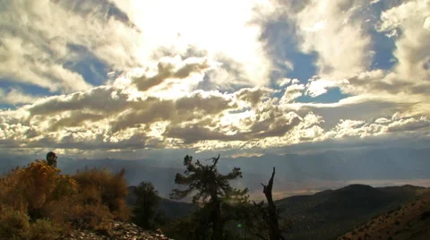 Time Lapse of Heavenly Cloudscape over Mountain Range Vídeos de archivo 45126635
