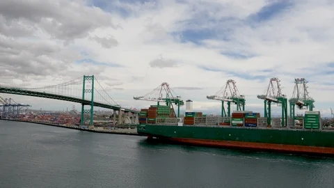 Time Lapse-High speed unloading container ship bridge traffic Stock-Footage 106878312
