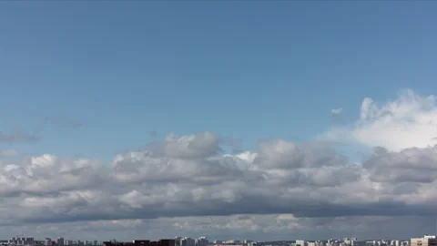 Time lapse. High summer blue sky with fast moving clouds over the city 스톡 동영상 313955952