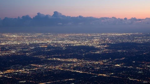 Time lapse high view of Los Angeles lights and the coast at sunset and night 스톡 동영상 127267743
