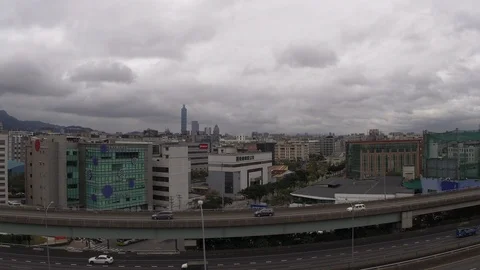 Time lapse of highway traffic on a cloudy day with 101 building in a distance Stock Footage 94586836
