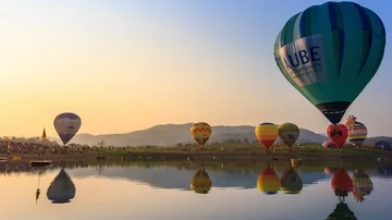 Time Lapse Hot Air Balloons And Many Peoples Around in Singha Park,Thailalnd Stock Footage 86085238