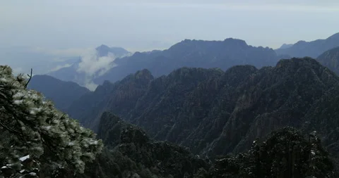 Time lapse of Huangshan clouds after snow Video stock 125311726