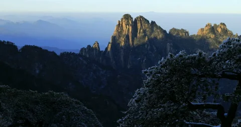 Time lapse of Huangshan clouds after snow Stock Footage 125313911