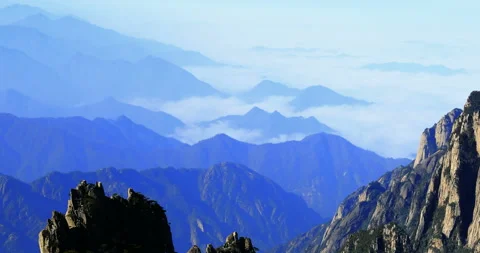 Time lapse of Huangshan clouds after snow 動画素材 125316138