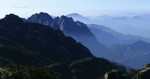 Time lapse of Huangshan clouds after snow Stock-Footage 125317329