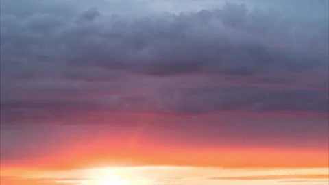 Time lapse. Huge sun moving on sunset orange sky with grey dark clouds Stock-Footage 194510915